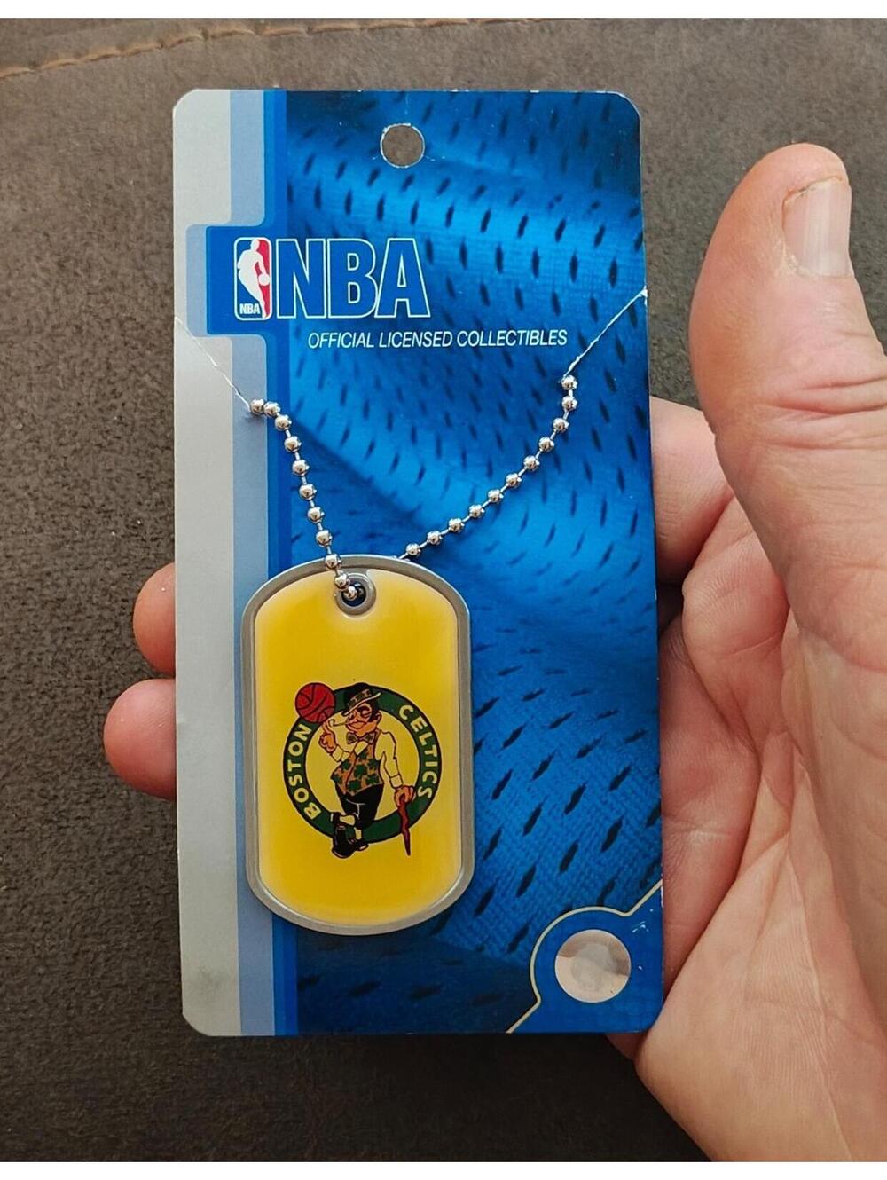 2004 Officially Licensed NBA Boston Celtics Silver Tone Enamel Dog Tag Necklace.
